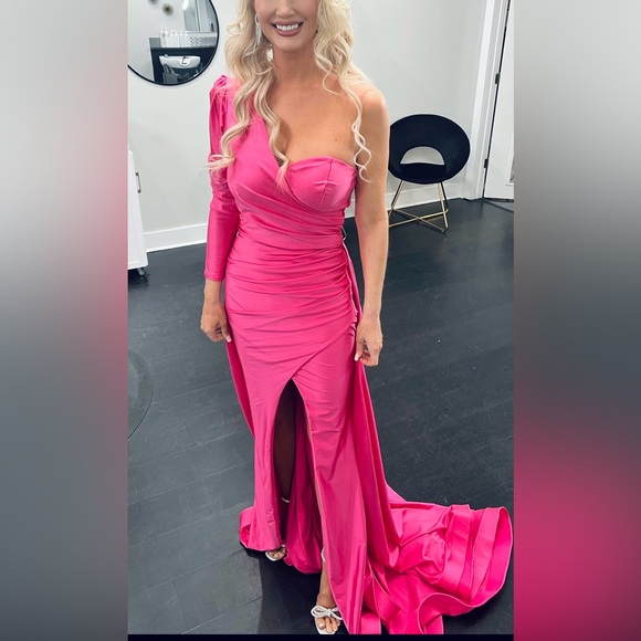 Stunning Jessica Angel Gown - Picture 2 of 7